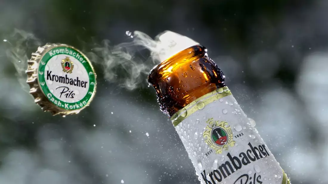 Erste Gewinnerin der Krombacher Cash-Korken-Aktion: Bochumerin freut sich über 10.000EUR - Bild: presseportal.de