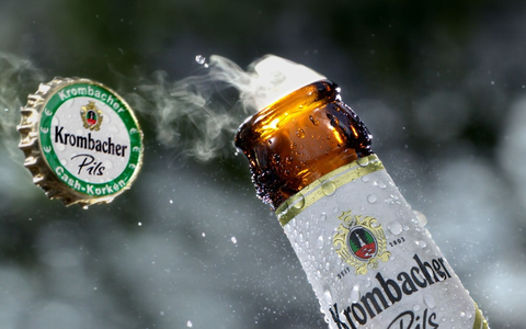 Erste Gewinnerin der Krombacher Cash-Korken-Aktion: Bochumerin freut sich über 10.000EUR - Foto: presseportal.de