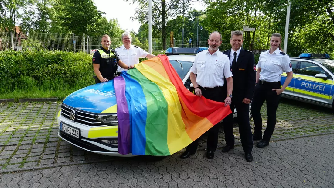 POL-GOE: Vielfalt ist unser Gewinn! - Die Polizeidirektion Göttingen zeigt Flagge zum Internationalen Tag gegen Homo-, Bi-, Inter- und Transphobie (IDAHOBIT) am 17. Mai - Bild: presseportal.de