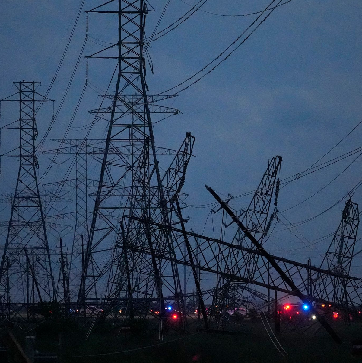 Umgeknickte Stromleitungen in Cypress (Houston). - Foto: Melissa Phillip/Houston Chronicle/AP/dpa