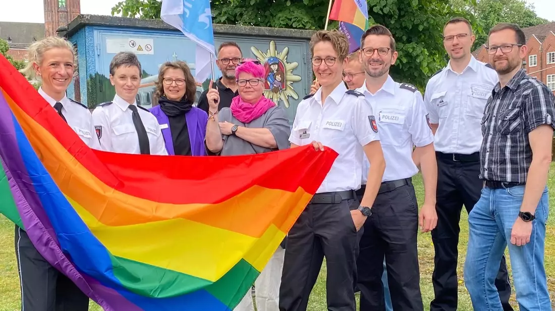 POL-LG: Polizeidirektion Lüneburg setzt anlässlich des IDAHOBIT ein Zeichen für Vielfalt - Bild: presseportal.de