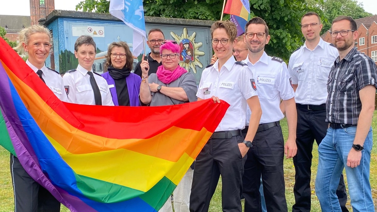 POL-LG: Polizeidirektion Lüneburg setzt anlässlich des IDAHOBIT ein Zeichen für Vielfalt - Foto: presseportal.de