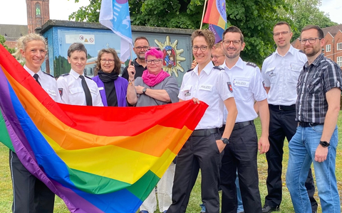 POL-LG: Polizeidirektion Lüneburg setzt anlässlich des IDAHOBIT ein Zeichen für Vielfalt - Foto: presseportal.de