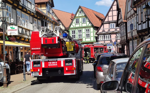 FW Celle: Küchenbrand in einem Fachwerkhaus in der Celler Altstadt! Zwei verletzte Personen! - Foto: presseportal.de