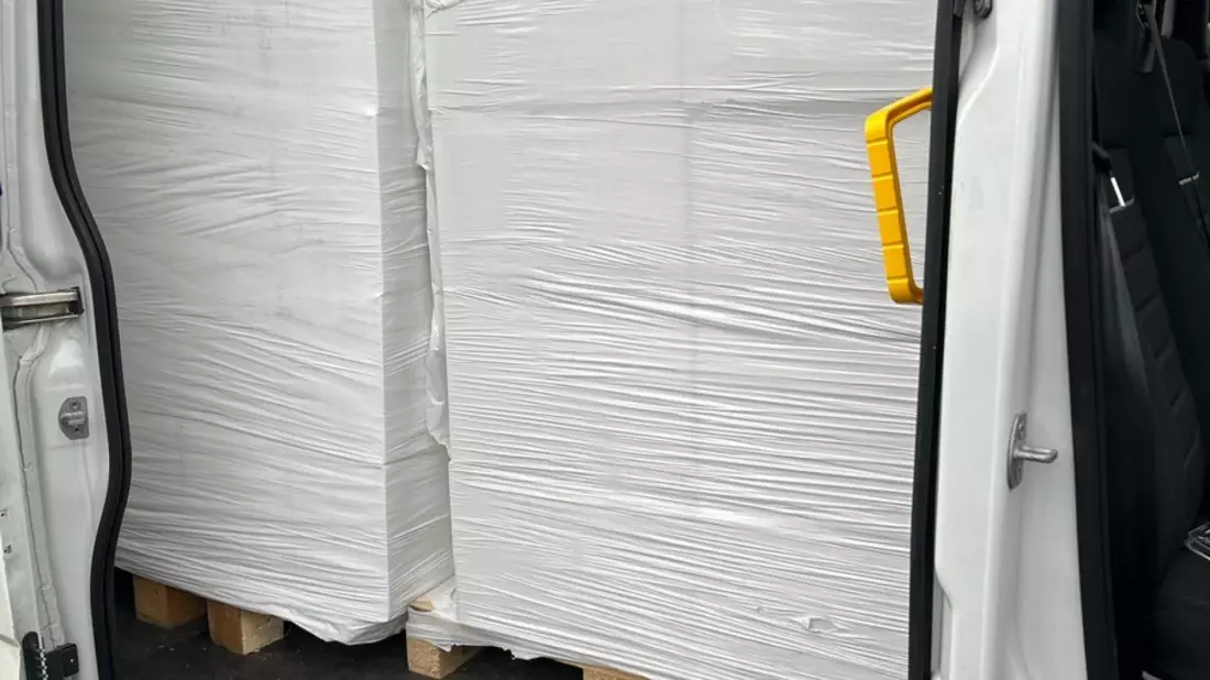 HZA-KR: Riskante Flucht - ZOLL schnappt Schmuggel-Transporter mit 1 Millionen Zigaretten - Bild: presseportal.de
