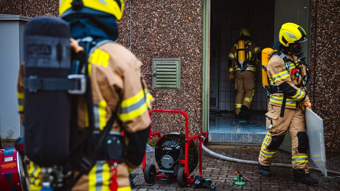 FW Gronau: Brand einer Batterieanlage, schwierige Löscharbeiten - Bild: presseportal.de