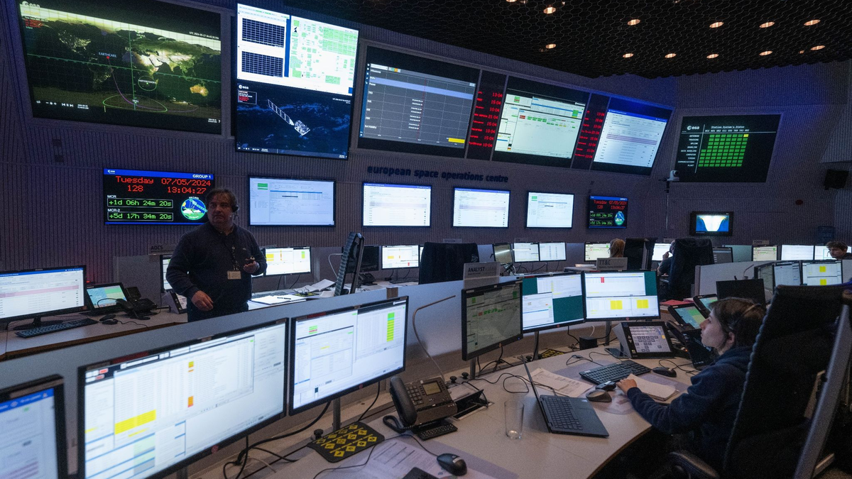 Das Satelliten-Kontrollzentrum der ESA. - Foto: Boris Roessler/dpa