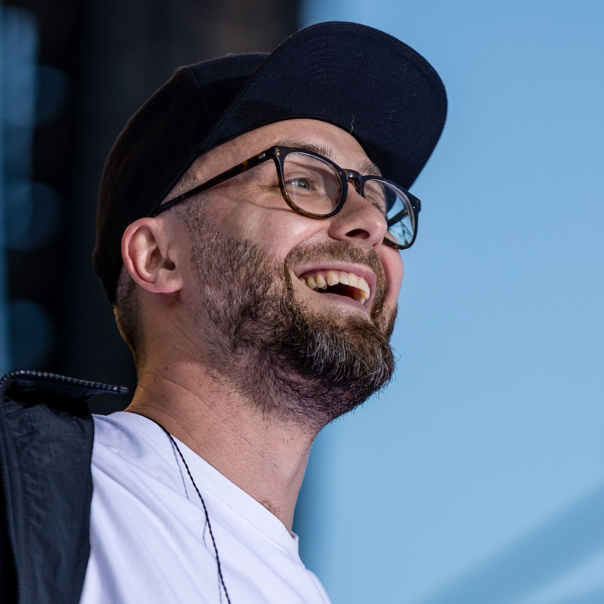 Mark Forster stimmt mit einem Ohrwurm auf die Fußball-EM ein. - Foto: Frank Hammerschmidt/dpa