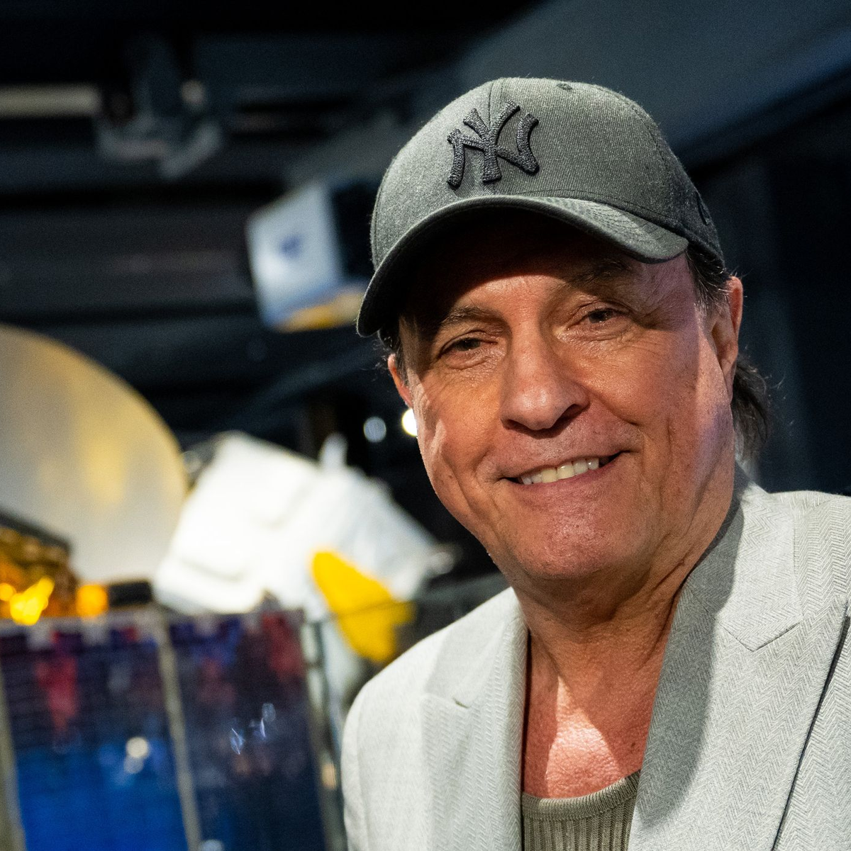 Viele könnten sich auch Peter Schillings Hit «Major Tom» als Torhymne vorstellen. - Foto: Lennart Preiss/dpa