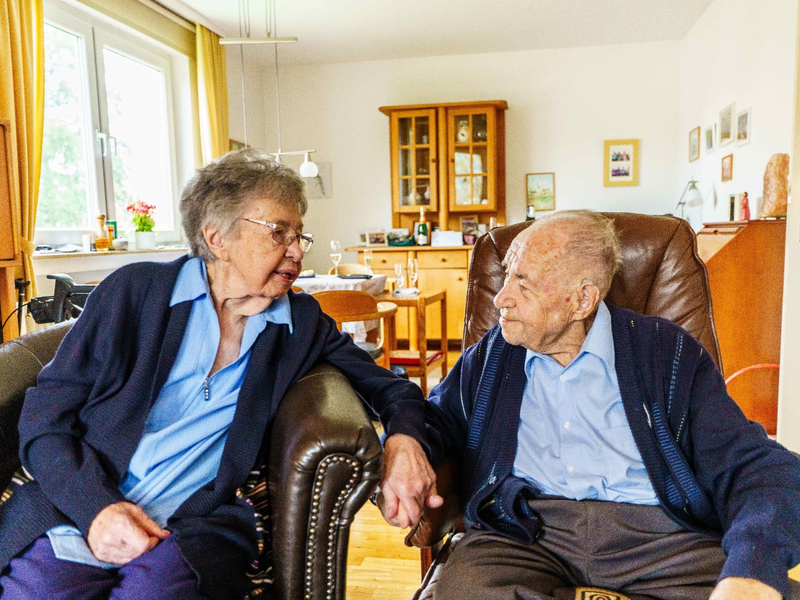 Ursula und Gottfried Schmelzer blicken auf ein bewegtes Leben zurück. - Foto: Andreas Arnold/dpa
