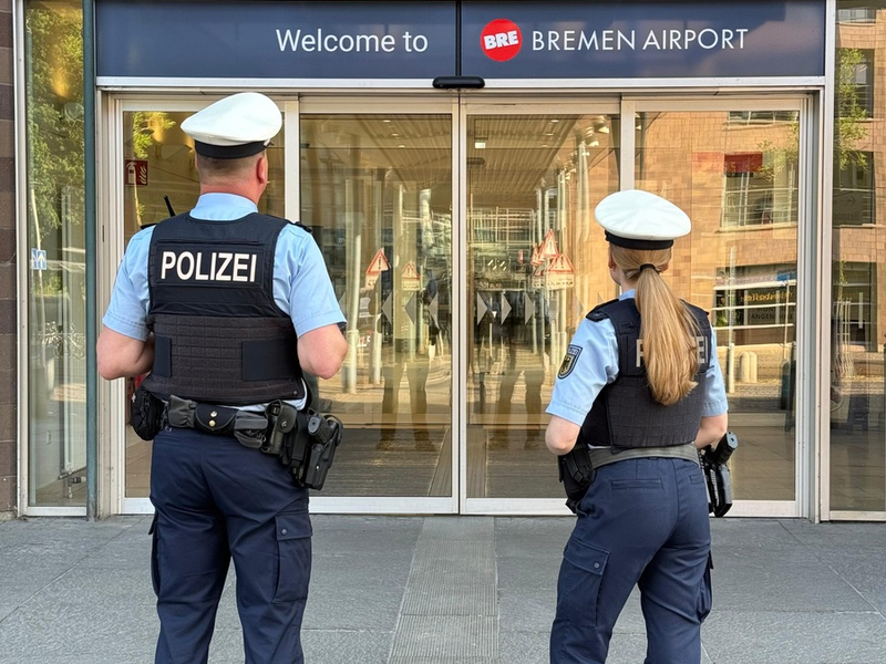 BPOL-HB: Pfingstferien: Die Bundespolizei am Flughafen Bremen gibt Tipps, wie Sie gut vorbereitet in den Urlaub fliegen - Foto: presseportal.de