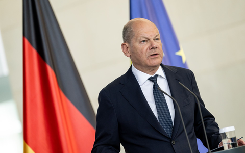 Bundeskanzler Olaf Scholz (SPD) spricht auf einer Pressekonferenz. - Foto: Fabian Sommer/dpa