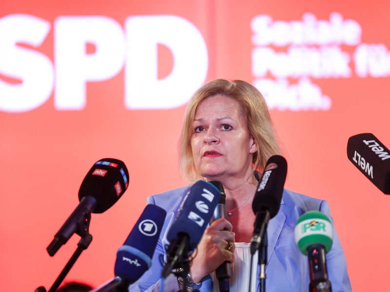Nancy Faeser (SPD) will Privatadressen von Kommunalpolitikern besser schützen. - Foto: Jan Woitas/dpa