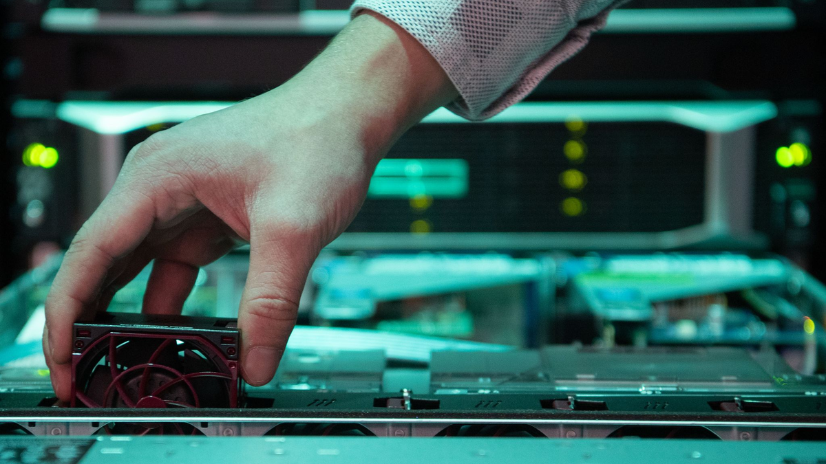 Die Zahl offener Stellen im Berufsfeld Informatik ist zum Vorjahr um ein Fünftel gesunken. - Foto: Marijan Murat/dpa