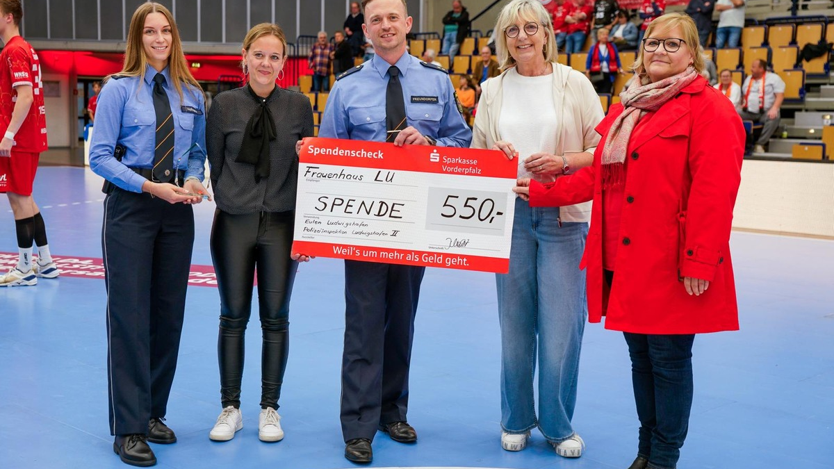 POL-PPRP: Team gegen Häusliche Gewalt - 550 Euro an Frauenhaus gespendet - Foto: presseportal.de