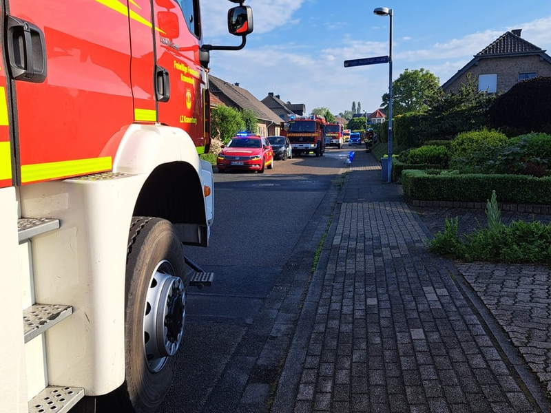 FW-OLL: Brennende Mülltonne setzt Schuppen in Brand - Schneller Einsatz der Feuerwehr verhindert Schlimmeres - Foto: presseportal.de