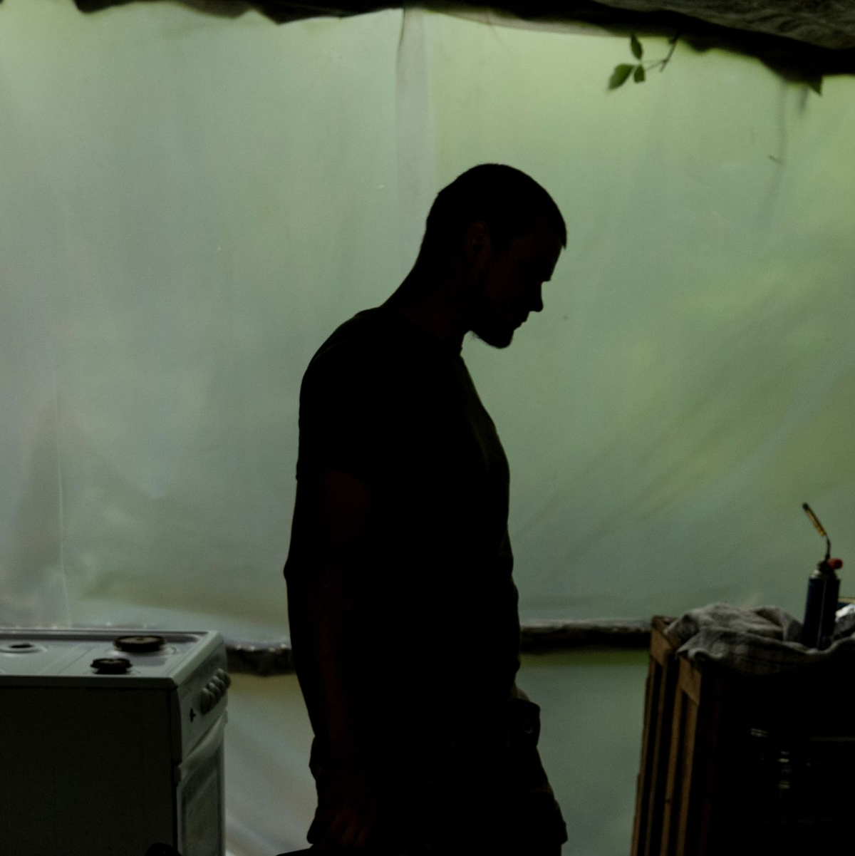 Angehörige der 28. Brigade bauen in der Region Donezk Befestigungsanlagen und Artillerieabdeckungen. - Foto: Svet Jacqueline/ZUMA Press Wire/dpa