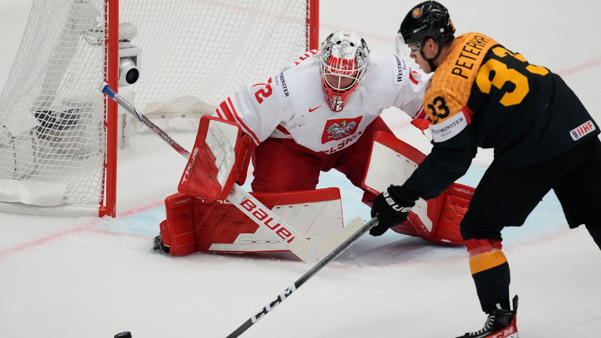 JJ Peterka trifft spät zum 4:2 Endstand für die Deutsche Nationalmannschaft. - Foto: Darko Vojinovic/AP/dpa