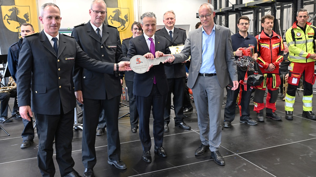 FW Stuttgart: Neue Feuer- und Rettungswache 5 auf den Fildern offiziell in Betrieb genommen - Foto: presseportal.de