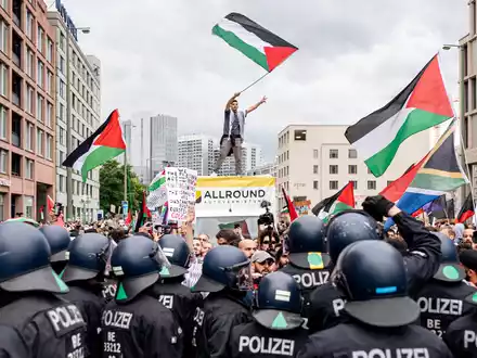 Die propalästinensische Demonstration «Palestine will be free» in Berlin. - Foto: Fabian Sommer/dpa