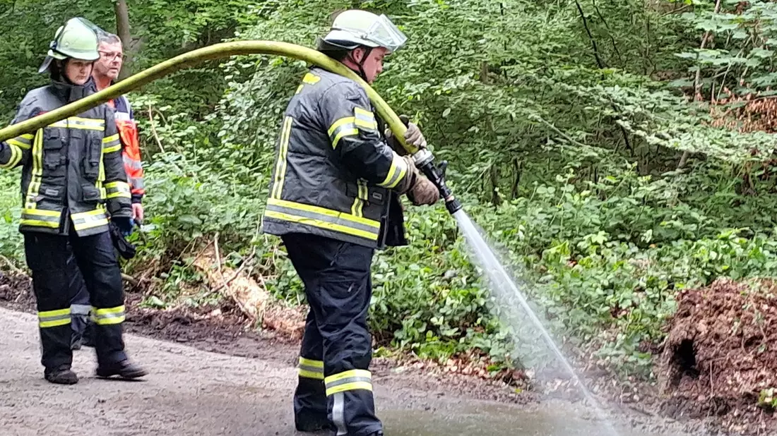 FW-WRN: Umgestürztes Güllefass beschäftigt die Löschgruppe Langern - Bild: presseportal.de