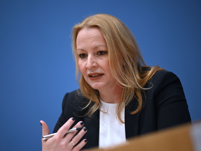 Christine Streichert-Clivot, Ministerin für Bildung und Kultur des Saarlandes und Präsidentin der Kultusministerkonferenz, spricht auf einer Pressekonferenz. - Foto: Britta Pedersen/dpa