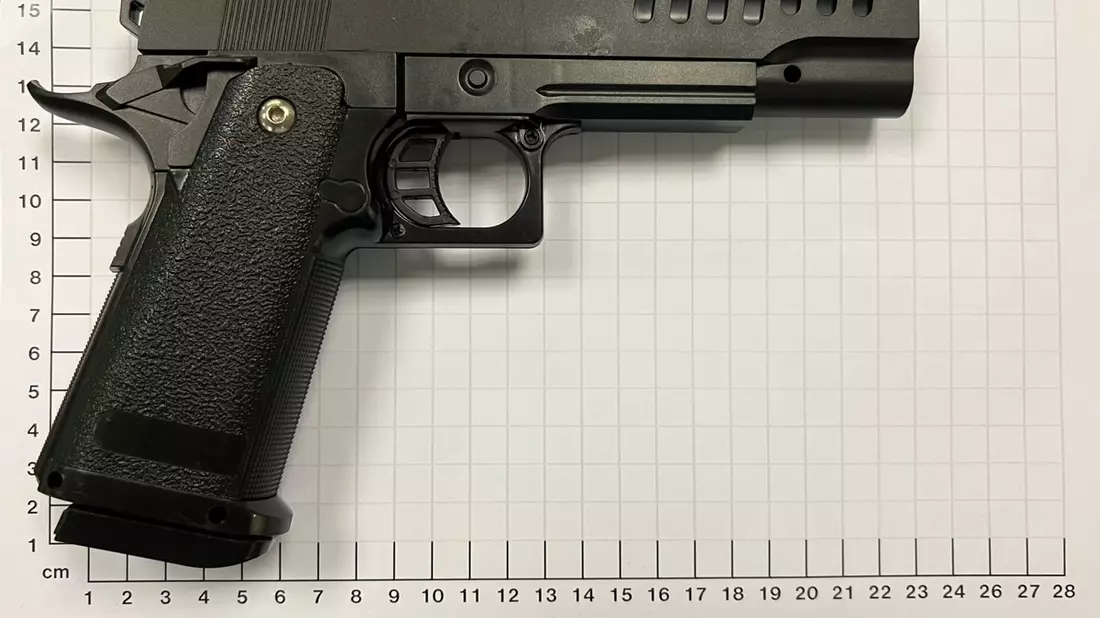 BPOL NRW: Bundespolizisten stellen Anscheinswaffe bei 15-Jährigem sicher - Bild: presseportal.de