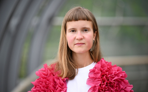 Caroline Wahl legt ihren neuen Roman «Windstärke 17» vor. - Foto: Jens Kalaene/dpa