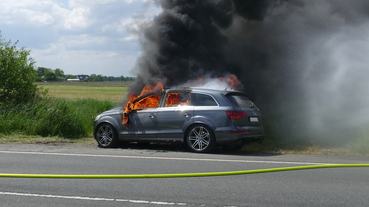 POL-CUX: Brand eines PKW - Foto: presseportal.de