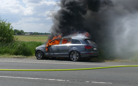 POL-CUX: Brand eines PKW - Foto: presseportal.de