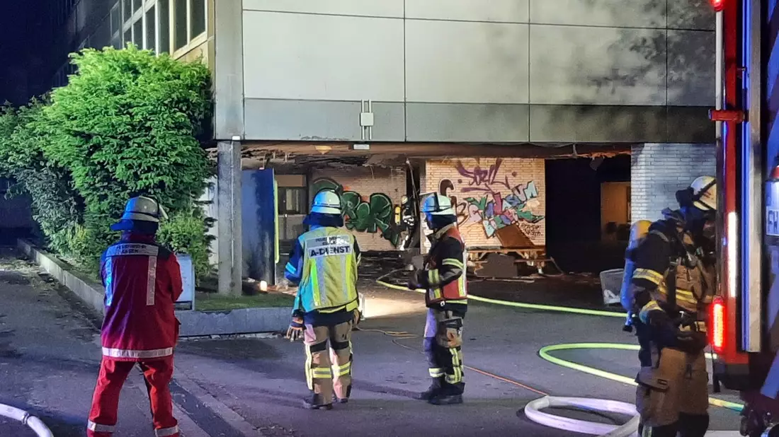 FW-E: Feuer in Borbecker Gymnasium - Feuerwehr verhindert Brandausbreitung - Bild: presseportal.de