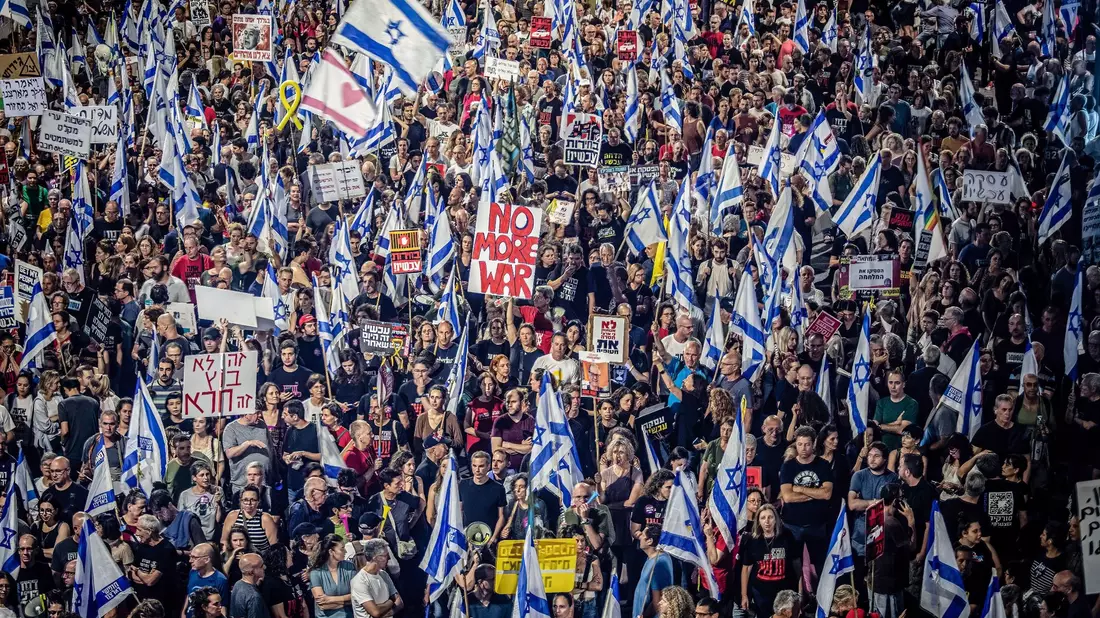 Eine Demonstration von Regierungsgegnern in Tel Aviv.. - Bild: Eyal Warshavsky/SOPA Images via ZUMA Press Wire/dpa