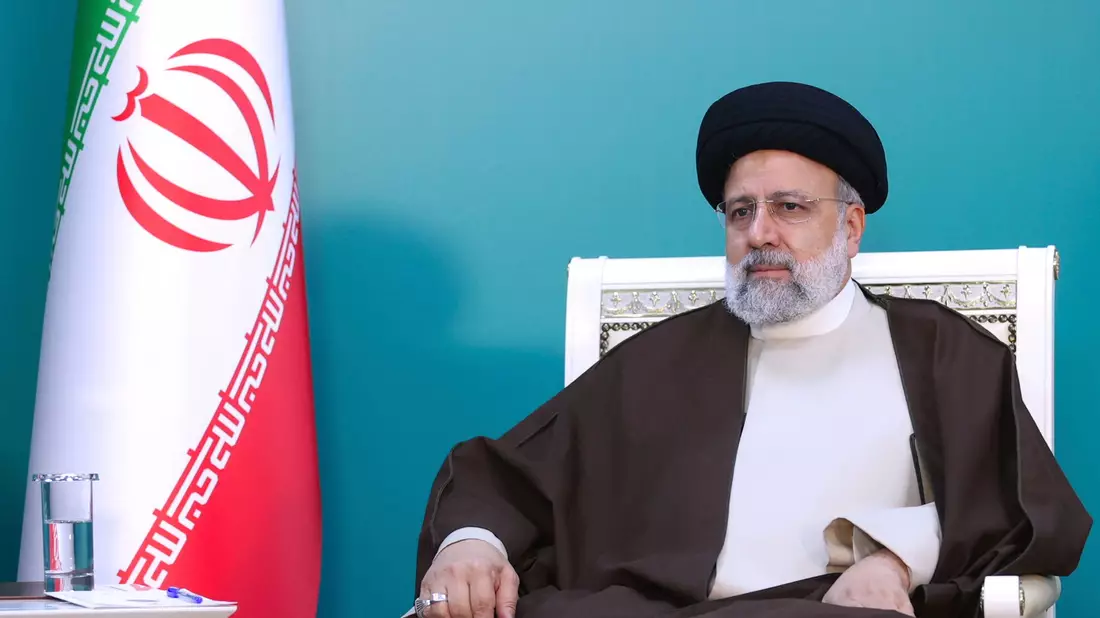 Mit mit Spürhunden und Drohnen suchen die Rettungsteams nach dem iranischen Präsidenten Ebrahim Raisi. - Bild: Uncredited/Iranian Presidency Office/AP
