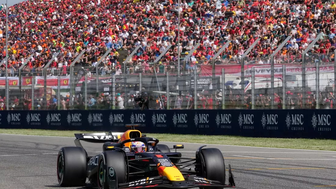Red-Bull-Pilot Max Verstappen hat auch den Großen Preis von Imola gewonnen. - Bild: Antonio Calanni/AP