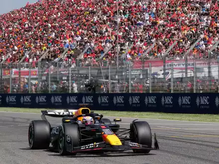 Red-Bull-Pilot Max Verstappen hat auch den Großen Preis von Imola gewonnen. - Foto: Antonio Calanni/AP