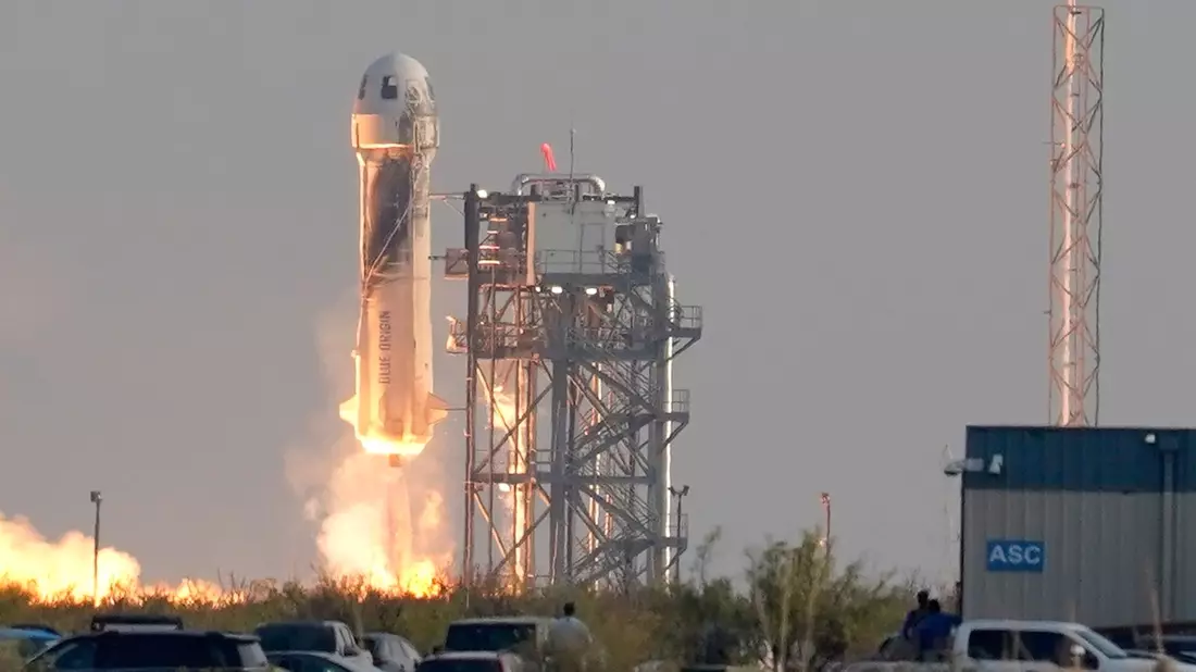 Die «New-Shepard»-Rakete von Blue Origin startet vom US-Bundesstaat Texas aus ihren Kurz-Ausflug ins Weltall (Archivbild). - Bild: Tony Gutierrez/AP/dpa
