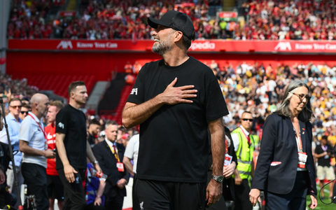 Jürgen Klopp begrüßt die Fans vor seinem letzten Spiel an der Anfield Road. - Foto: Craig Thomas/News Images via ZUMA Press Wire/dpa