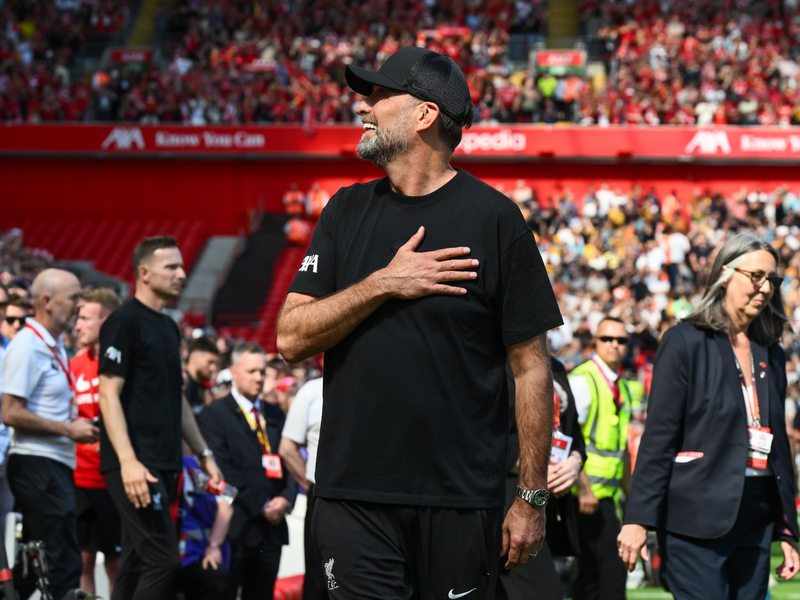 Jürgen Klopp begrüßt die Fans vor seinem letzten Spiel an der Anfield Road. - Foto: Craig Thomas/News Images via ZUMA Press Wire/dpa