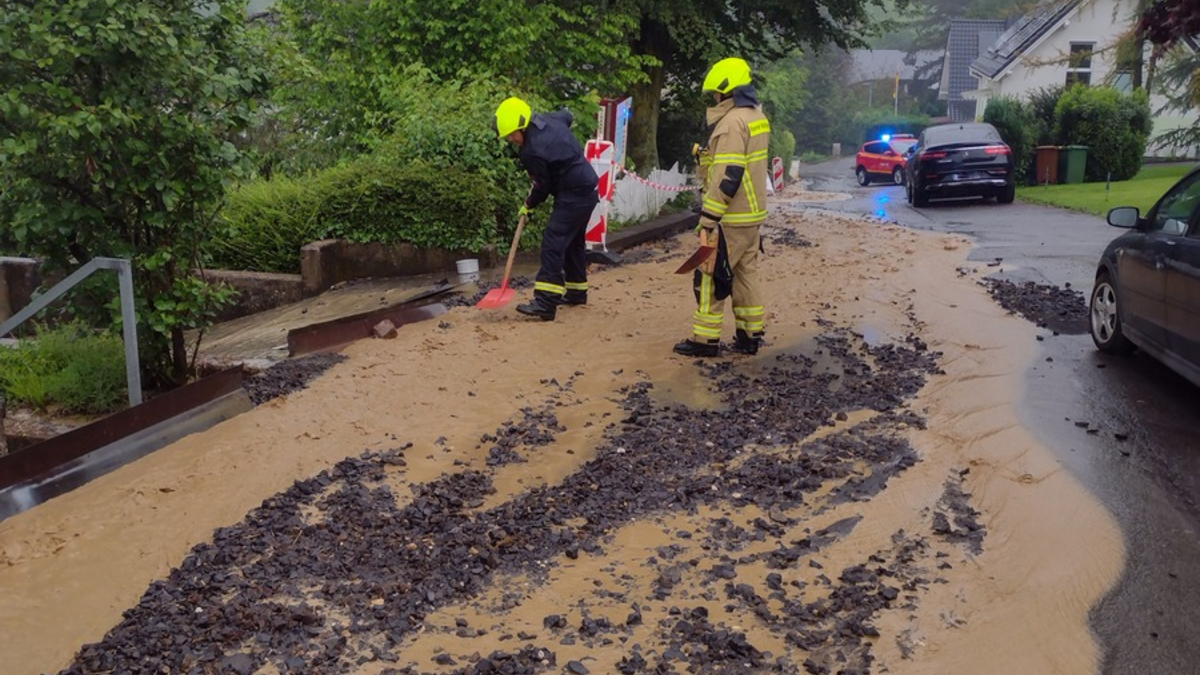 FW Wachtberg: Starkregen sorgte für Einsätze in Wachtberg-Pech - Foto: presseportal.de