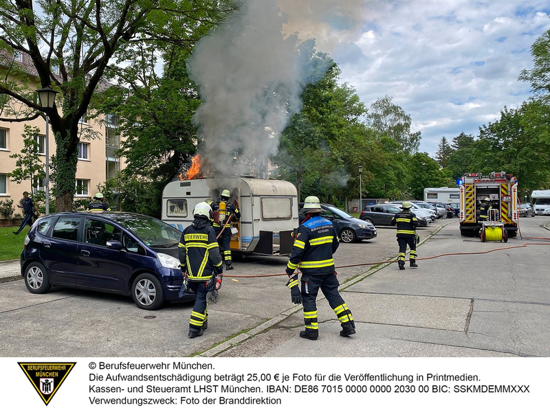 FW-M: Mann bei Wohnwagenbrand verletzt (Harthof) - Foto: presseportal.de
