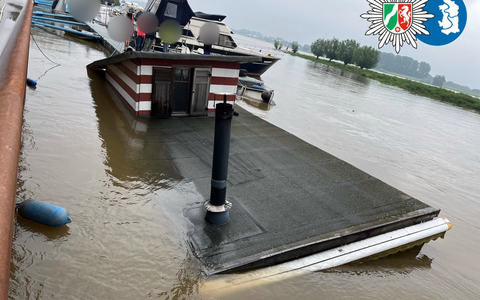 POL-DU: Leverkusen/Duisburg: Hausboot gesunken - niemand verletzt - Foto: presseportal.de