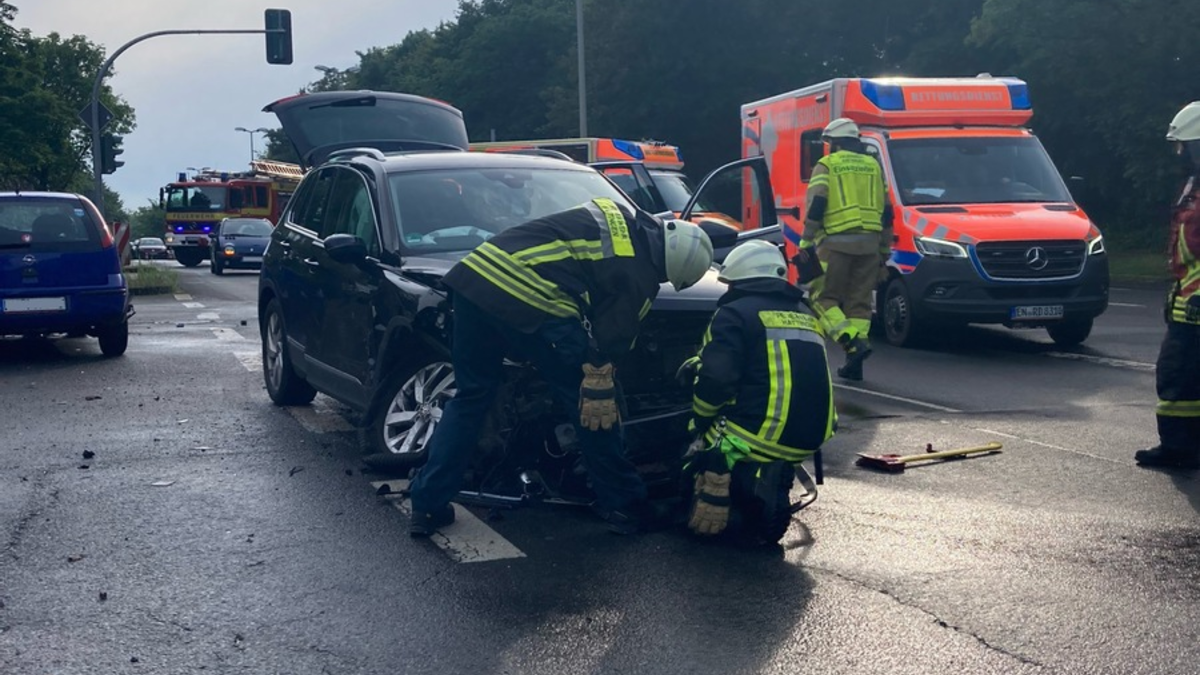 FW-EN: Verkehrsunfall mit drei Verletzten - Foto: presseportal.de