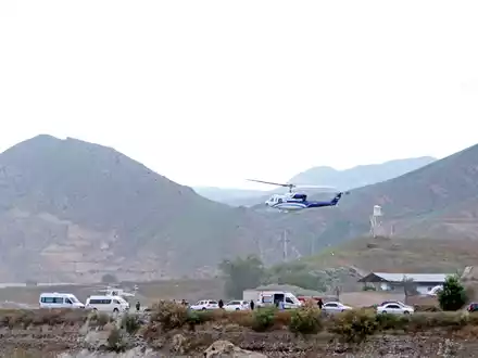 Raisi war zusammen mit Außenminister Amirabdollahian auf der Rückreise von einem Treffen mit dem Präsidenten des Aserbaidschan, als ihre Maschine vom Radar verschwand. - Foto: Ali Hamed Haghdoust/IRNA/AP