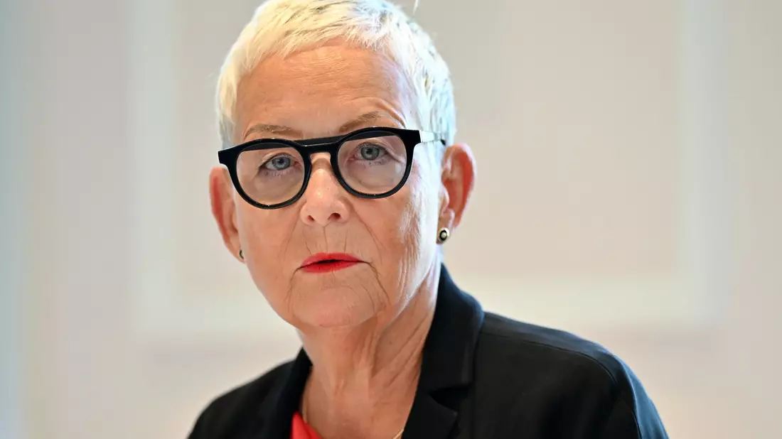 Lundershausen nannte die Zusammenarbeit zwischen den verschiedenen Behörden, die für den Start eines ausländischen Arztes in Deutschland nötig sind, «sicherlich ausbaufähig». - Bild: Martin Schutt/dpa