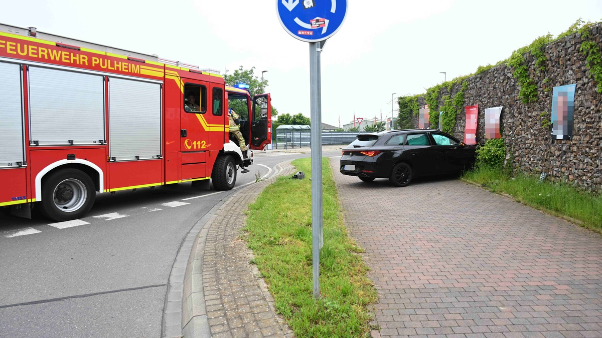 FW Pulheim: Verkehrsunfall im Kreisverkehr - Foto: presseportal.de