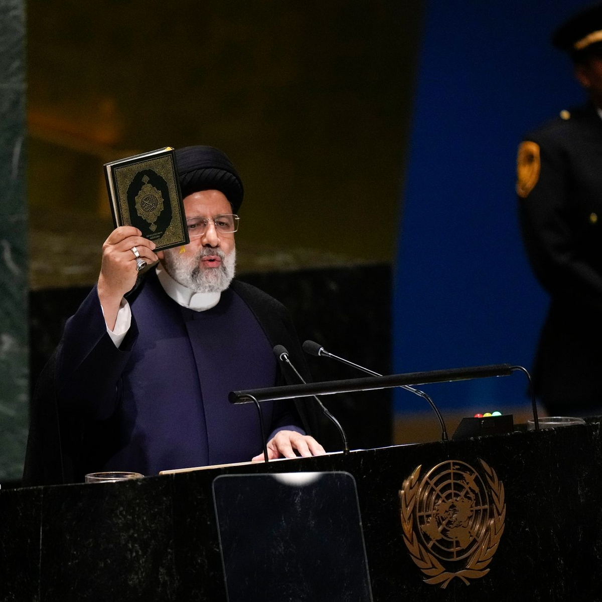 Ebrahim Raisi hat den Absturz des Präsidenten-Hubschraubers im Iran nicht überlebt. - Foto: Seth Wenig/AP