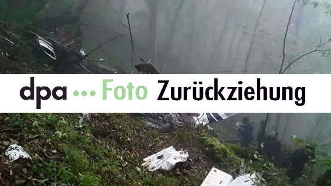 Sehr geehrte Kunden, bitte benutzen Sie das am 20.05.2024 gesendete Bild Hubschrauber-Absturz Raisi nicht. 

Es zeigt vermutlich nicht die aktuelle Unfallstelle. 

Wir bitten, den Fehler zu entschuldigen. Ihre dpa-Fotoredaktion - Tel. 030 2852 31515 - Bild: Iranian State Tv/ZUMA Press Wire/dpa