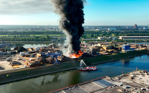 „Feuer & Flamme“ in Duisburg: WDR-Reihe startet mit Großbrand im Hafen - Foto: presseportal.de