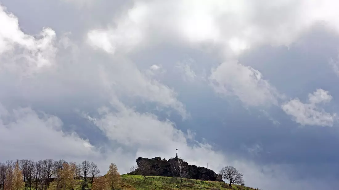 Im Norden Deutschlands wird es frostig. Es kann laut DWD auch vereinzelt zu Glatteis kommen. (Archivfoto)  - Bild: Matthias Bein/dpa