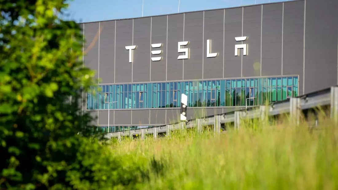 Gemeindevertreter von Grünheide hatten am Donnerstagabend einen Bebauungsplan beschlossen, der den Weg für eine Erweiterung des Tesla-Werkes freimacht. - Bild: Soeren Stache/dpa
